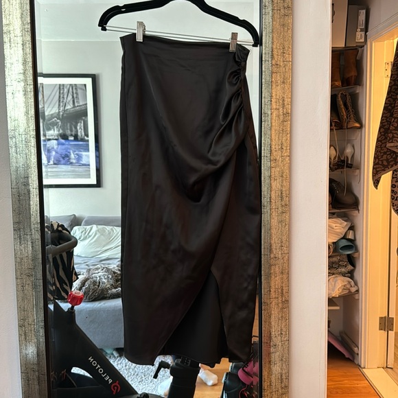 Zara Satin Skirt - Picture 1 of 4